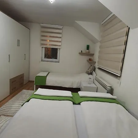 View 2 Apartment *